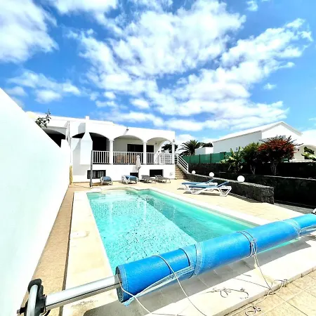 Encantadora Villa Con Piscina Privada, Wifi, A/C, Bbq, Playa Blanca Villa *